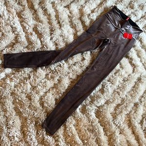 NEW! Spanx velvet leggings in silver chrome size small